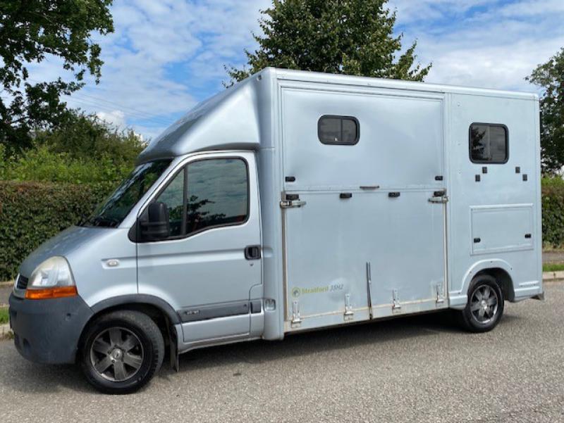 23-612-2009 51 Renault Master 3.5 Ton Coach built by Stratford Coach builders. Stalled for 2 rear facing. LWB chassis. H style partition. Horsebox from new! Only 18,303 miles. Private Plate included.