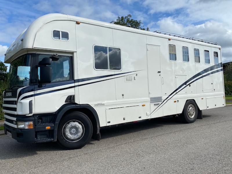 15-527-18 Ton Scania 310 Coach built by Moorhouse.. Stalled for 5/6.. Smart comfortable living.. sleeping for 4. Toilet and shower. VERY SMART!