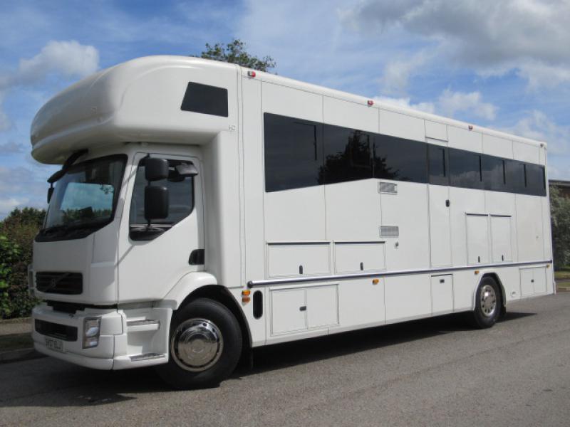 15-643-2007 Volvo FL 18 Ton Coach built by JC Coach builders. Stalled for 4 with smart luxury living. Sleeping for 4. Large bathroom.. Low mileage..