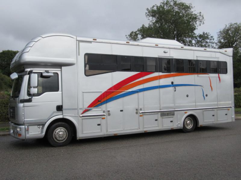 22-373-2007 MAN TGL 10 Ton Coach built by Annard. Stalled for 3. Smart luxurious living. Sleeping for 5. Full automatic chassis.. Only 45,829 Miles!