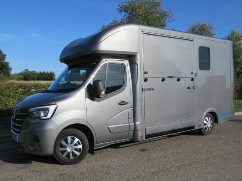22-378-2021 Renault Master 3.5 Ton Coach built by ALX Horseboxes. Stalled for 2 rear facing.. Full wall between the horse area and changing area.. Only 820 Miles.. LIKE NEW... Finished off in Aston Martin Tungsten Grey Metallic