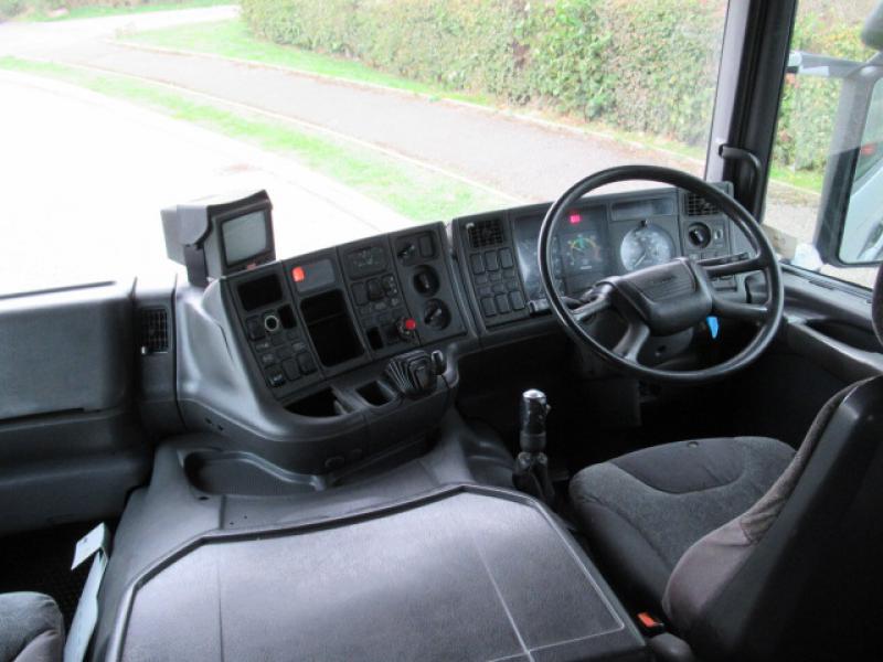 22-381-1996 Scania 220 17,000 kg Coach built by Highbury horseboxes. Stalled for 5. Smart spacious living, sleeping for 4. Large bathroom. Full tilt cab. Well built smart truck