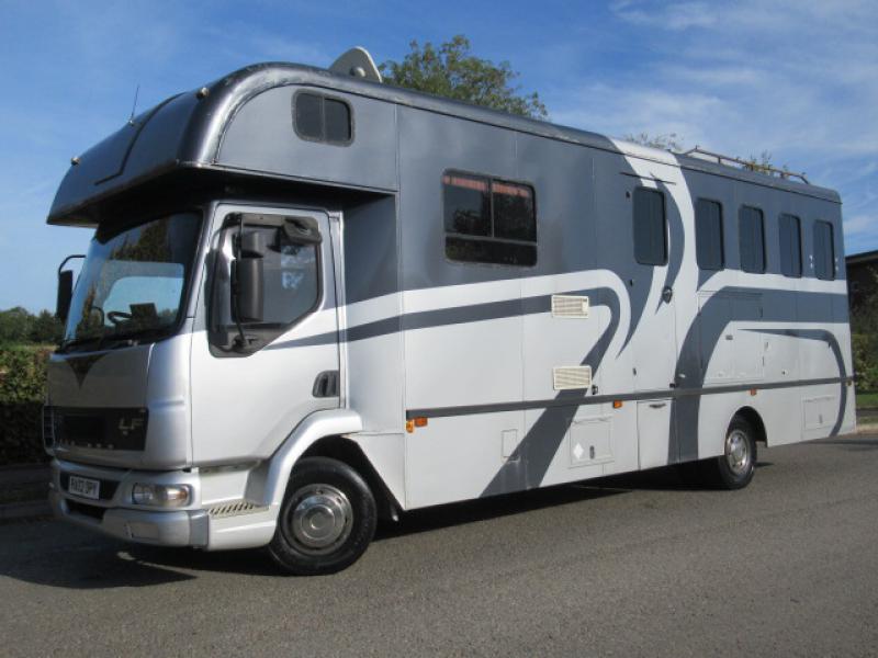 22-386-2002 DAF LF Automatic 12 Ton Oakley. Stalled for 4/5. Smart spacious living, sleeping for 4. Toilet and shower.. Rear air suspension.. Only 82,000 miles from new