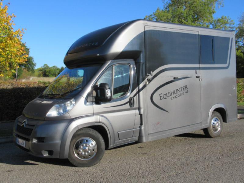 22-392-2011 Citroen Relay 4.5 Ton Coach built by Equi-hunter. Stalled for 2 rear facing.. Full long stall model. 69,395 Miles.. Pristine condition throughout