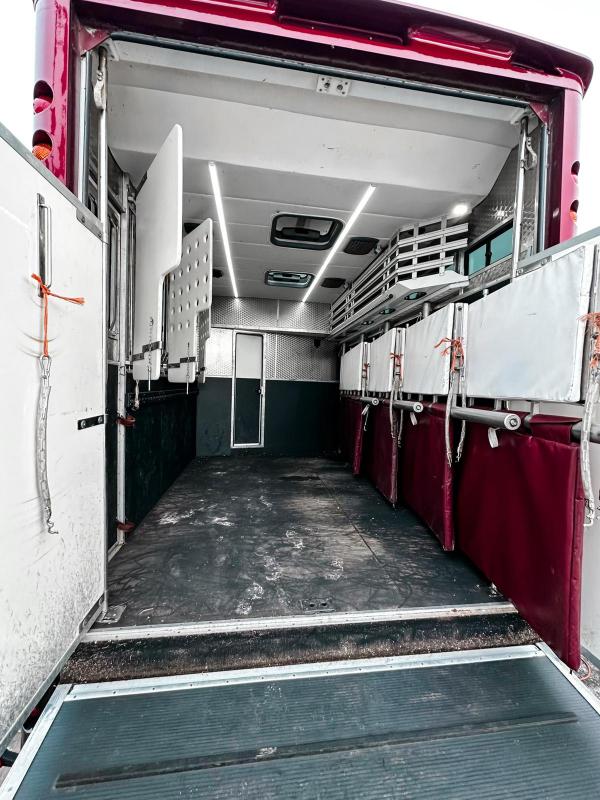 22-397-Beautiful 2013 Model 62 Scania P320 26,000 KG Coach built by Whittaker coach builders. Stalled for 5. Full luxury living including large slide out and pop up. Huge specification.  Horsebox from new! STUNNING TRUCK