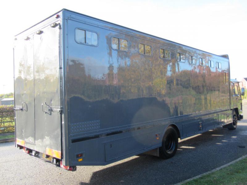 22-399-18 Ton Volvo FL10 Professional transport horsebox, built by Hutchington Coach builders. Stalled for 9. Changing area at front. Recent respray. Very smart truck