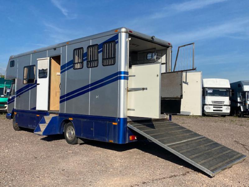 22-403-DAF 45 130 7.5 Ton Coach built by Whittingham coach builders. Stalled for 3. Smart spacious living, Sleeping for 4. Toilet and shower. Well built horsebox.