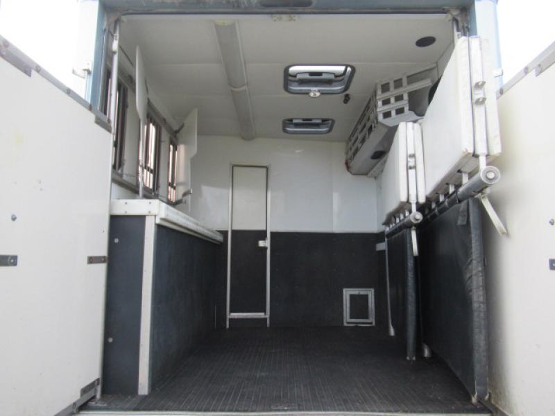 22-408-Beautiful 2003 DAF LF 170 7.5 Ton Coach built by Whittaker coach builders. Stalled for 3. Full luxurious living, Sleeping for 4. Pristine condition throughout... STUNNING HORSEBOX!
