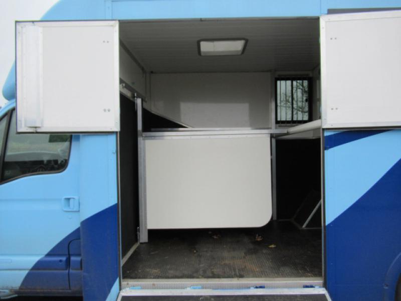 22-414-Renault Master 3.5 Ton Coach built by LM Coach builders. Weekender Model. Stalled for 2 rear facing.. Smart changing area at the rear.  VERY SMART 3.5 TON HORSEBOX
