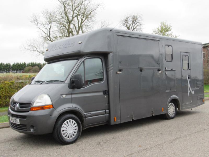 22-416-2007 Renault Master 3.9 Ton Coach built by Alexander horseboxes. Grand National model with smart living at the rear. Stalled for 2 rear facing.. Immaculate condition throughout..