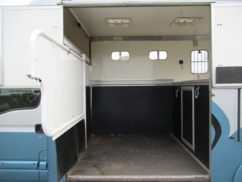 22-417-2009 Renault Master 3.5 Ton Coach built by Chaighley coach builders/ Excel Duo model. Stalled for 2 rear facing. Smart changing area at rear. External tack locker. Very smart horsebox.