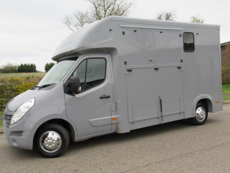 22-419-2015 Renault Master 3.5 Ton Brand New build. Flair Excel Long stall build. Stalled for 2 rear facing.. Full wall between the horse area. Finished off in Metallic Audi Grey