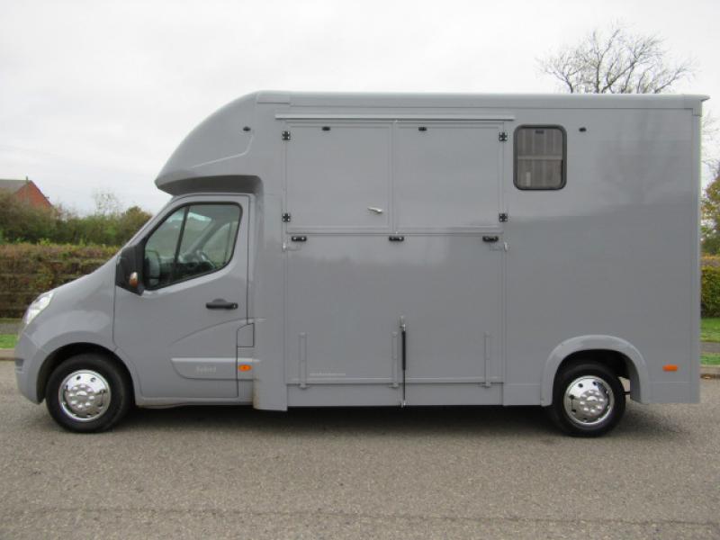 22-419-2015 Renault Master 3.5 Ton Brand New build. Flair Excel Long stall build. Stalled for 2 rear facing.. Full wall between the horse area. Finished off in Metallic Audi Grey