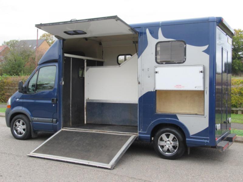 22-420-2010 Renault Master 3.5 Ton Coach built by Stratford Coach builders. Stalled for 2 rear facing. LWB chassis. H style partition. Horsebox from new!
