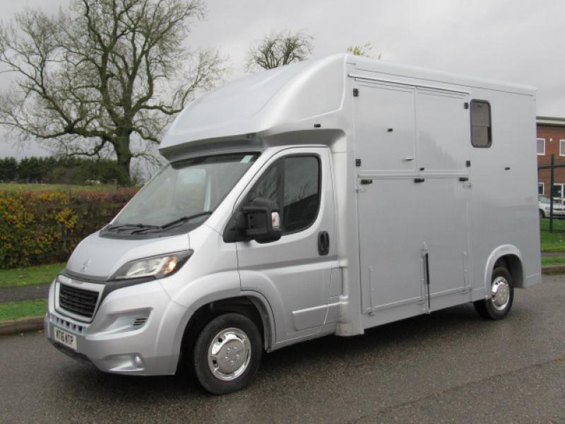 22-424-2016 Peugeot Boxer 3.5 Ton Brand New build. Select Flair Excel Long stall build. Stalled for 2 rear facing.. Full wall between the horse area. Finished off in metallic silver