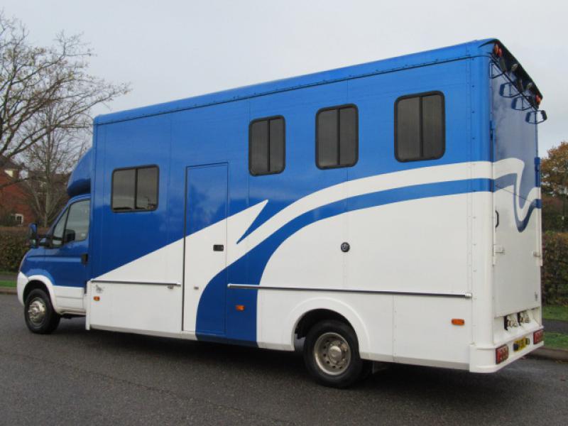 22-427-2009 Iveco Daily 6.5 Ton Coach built by LF Coach builders. Stalled for 3 herringbone. Smart living, Cut through cab.. VERY SMART HORSEBOX