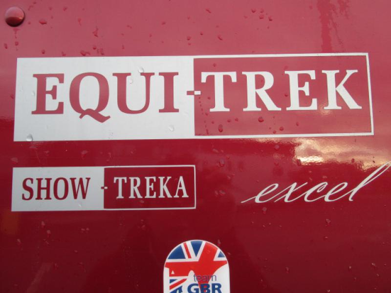 22-429-2017 Equi-trek Show Teka L Excel. Stalled for 2 rear facing. Smart living at the front. External tack locker. Metallic paint.. Pristine condition throughout.. 1 Owner from new!