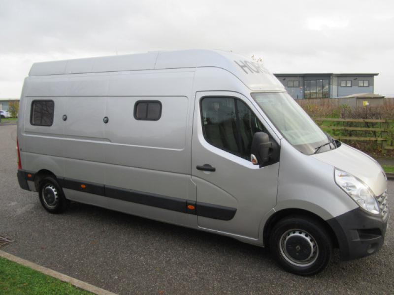 22-431-2012 Renault Master 3.5 Ton Equi-sport conversion. Recent conversion. Stalled for 2 rear facing. LWB Chassis.