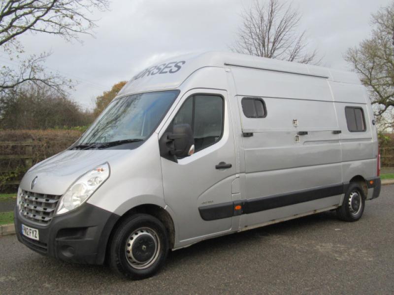 22-431-2012 Renault Master 3.5 Ton Equi-sport conversion. Recent conversion. Stalled for 2 rear facing. LWB Chassis.