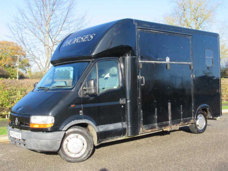 22-432-2003 Renault Master 3.5 ton Coach built by Equi-box horseboxes. Stalled for 2 rear facing. Changing area at rear. 240 vol hook up. LWB chassis