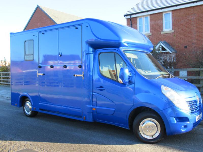 22-437-2016 Model 65 Renault Master 3.5 ton Select Pro new build. Long stall model. LWB. Stalled for 2 rear facing. Metallic blue paintwork stunning!