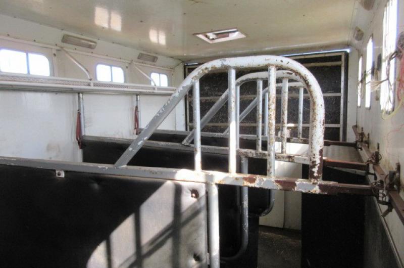 22-443-*NEW PRICE*  DAF 55 13 Ton Coach built by Davenport horseboxes. Stalled for 4. Excellent height and width. Smart spacious living with toilet and shower. Sleeping for 4.. Mot October 2023