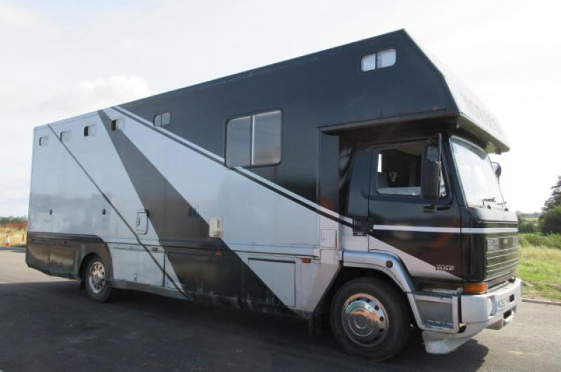 22-443-*NEW PRICE*  DAF 55 13 Ton Coach built by Davenport horseboxes. Stalled for 4. Excellent height and width. Smart spacious living with toilet and shower. Sleeping for 4.. Mot October 2023