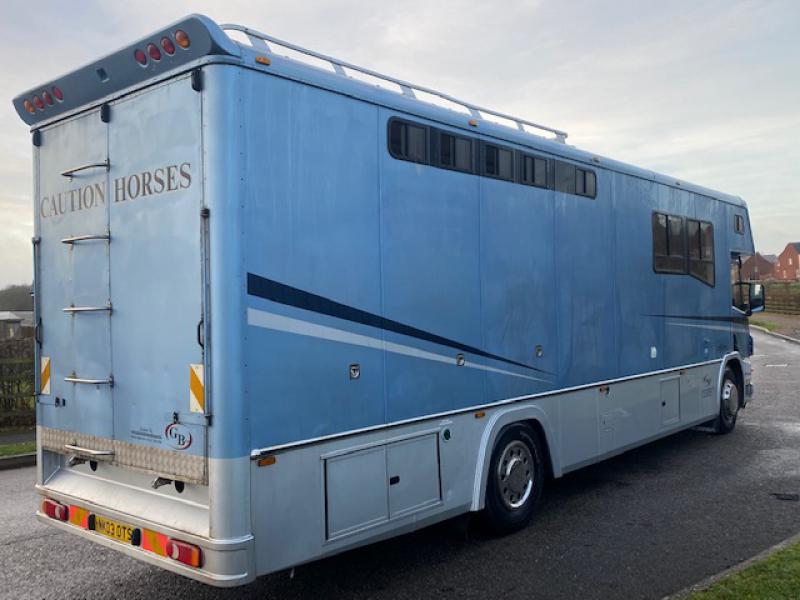 22-450-2003 Scania 230 18 Ton Coach built by Geoff Bains coach builders. Stalled for 4 large horses or 5 ponies. Smart spacious luxury living with separate toilet and shower. Sleeping for 4 people. Large external tack locker storage.