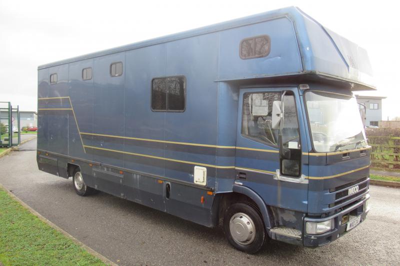 23-451-Iveco Eurocargo 75E15 7.5 Ton Coach built by Hanbury Horseboxes. Stalled for 3 with smart spacious living, sleeping for 4. Toilet and shower. No external tack locker intruding into the horse area