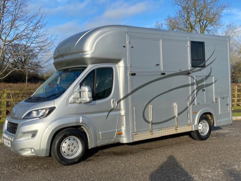 23-453-2016 Model 65 Peugeot Boxer 3.5 ton Coach built by Ascot horsebox. Weekender model. Stalled for 2 rear facing.. Smart changing area at rear.. Beautiful condition throughout