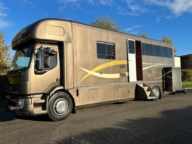 23-468-2010 Model 59 Volvo FL 18,000 kg  Coach built by Moorhouse Coach builders. Stalled for 5. Smart luxurious living, sleeping for 4. Large bathroom with toilet and shower. Full tilt cab. Automatic chassis