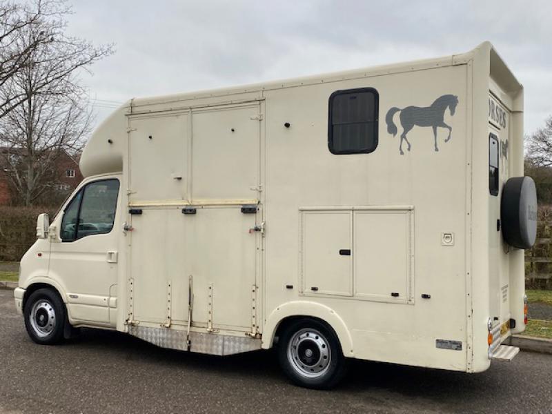 23-473-2002 Vauxhall Movano 3.5 ton Coach built by Chaighley. Weekender model. Stalled for 2 rear facing.. Smart changing area at rear with hob, sink mini fridge..Excellent condition throughout