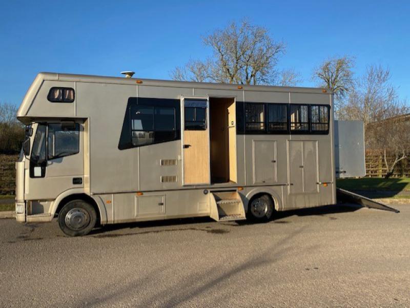 23-478-2002 Iveco Eurocargo 7.5 Ton Coach built by Geoff Bains horseboxes. Stalled for 3. Smart luxurious living, sleeping for 4.  External tack lockers.. Only 87,246 Miles from new