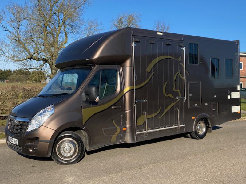 23-480-2013 Vauxhall Movano 4.5 Ton Coach built by  Unique horseboxes. Weekender model with smart living at the rear with fitted toilet. Stalled for 2 rear facing.. Immaculate condition throughout.. Only 14,235 Miles from new.  LIKE NEW!