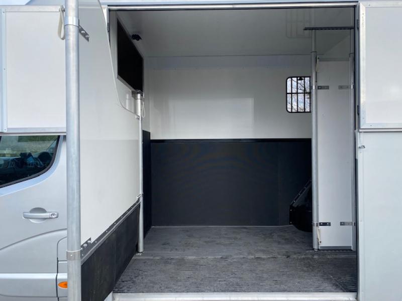 23-495-2011 Renault Master 3.5 Ton Select Excel long stall model. New Build. LWB. Full wall between horse area and changing area. Finished off in Moon dust silver