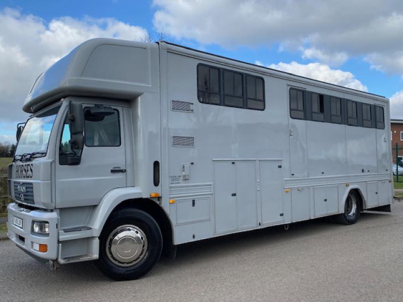 23-497-2006 Model 55 MAN 18, 225 18 Ton Coach built by Twemlow coach builders. Stalled for 5. Smart spacious luxury living with separate toilet and shower. Sleeping for 4 people. Large underfloor storage, No external tack locker intruding into the horse area  Full tilt cab