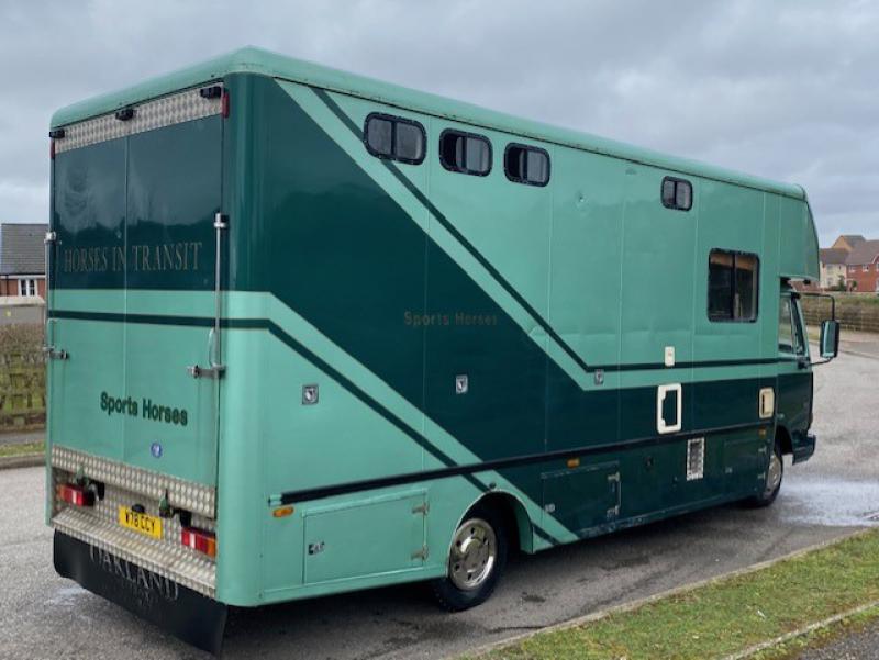 23-500-DAF 45 160 7.5 Ton Coach built by Oakland coach builders. Stalled for 3. Smart living, Sleeping for 4. Toilet and shower. Well built horsebox.