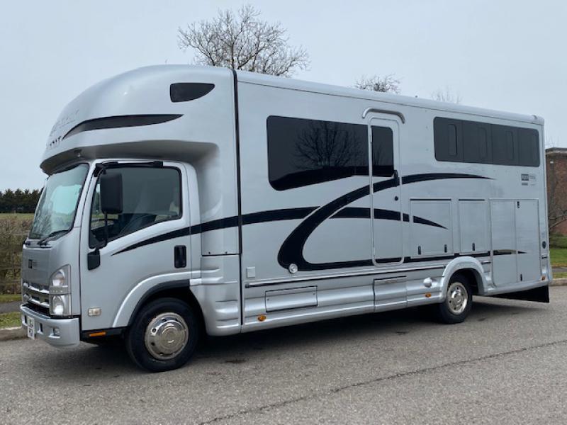 23-509-**NEW PRICE**  2015 Isuzu N75190 Automatic 7.5 Ton Equi-trek Endeavour elite. Stalled for 3. Smart luxury living, toilet and shower. Sleeping for 4. Beautiful condition throughout
