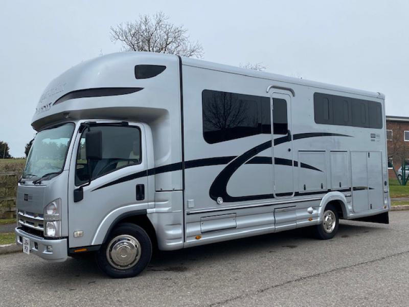 23-509-**NEW PRICE**  2015 Isuzu N75190 Automatic 7.5 Ton Equi-trek Endeavour elite. Stalled for 3. Smart luxury living, toilet and shower. Sleeping for 4. Beautiful condition throughout