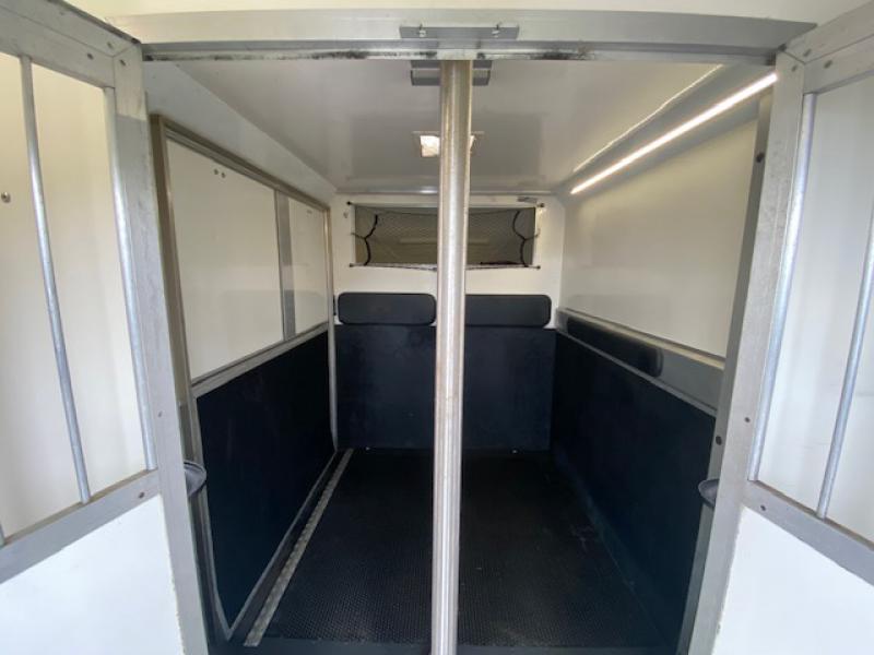23-526-Peugeot Boxer 3.5 Ton Coach built by Select. Select Pro Long stall Lux Model Stalled for 2 rear facing. Built on LWB chassis. 120 BHP.
