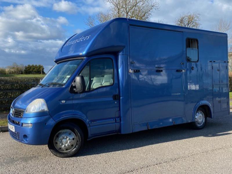 23-533-2006 Vauxhall Movano 3.5 Ton Coach built by Alexander horseboxes. Royal Ascot weekender model . Stalled for 2 rear facing.. Excellent condition throughout