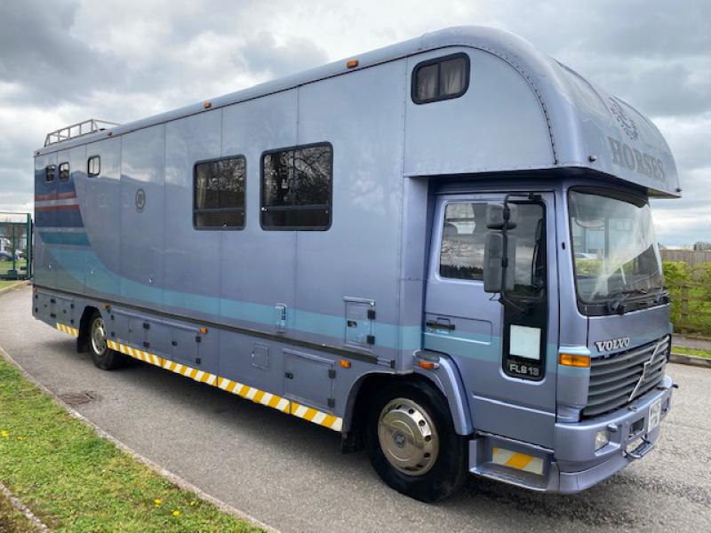 23-541-13 Ton Volvo FL 220 HGV Coach built K & P  Coach builders. Stalled for 5. Smart luxurious living with sleeping for 4. Toilet and shower.