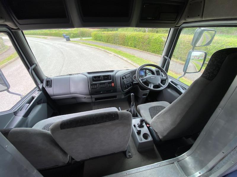 23-543-2007 DAF LF 160 7.5 Ton , coach built by Cotswolds Horseboxes. Stalled for 3 with smart spacious living, sleeping for 4. Toilet and shower.  No external tack locker intruding into the horse area Full tilt cab