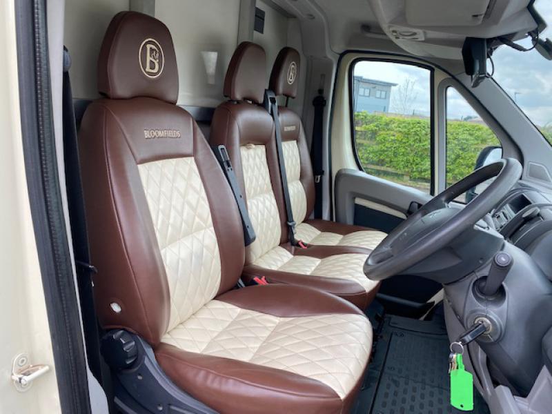 23-547-Beautiful 2010 Model Citroen relay 3.5 Ton Coach built by Bloomfield legacy weekender horseboxes. Weekender  Model. Stalled for 2 rear facing.. Smart  living at the rear. Horsebox from new. Only 86,962 Miles ..