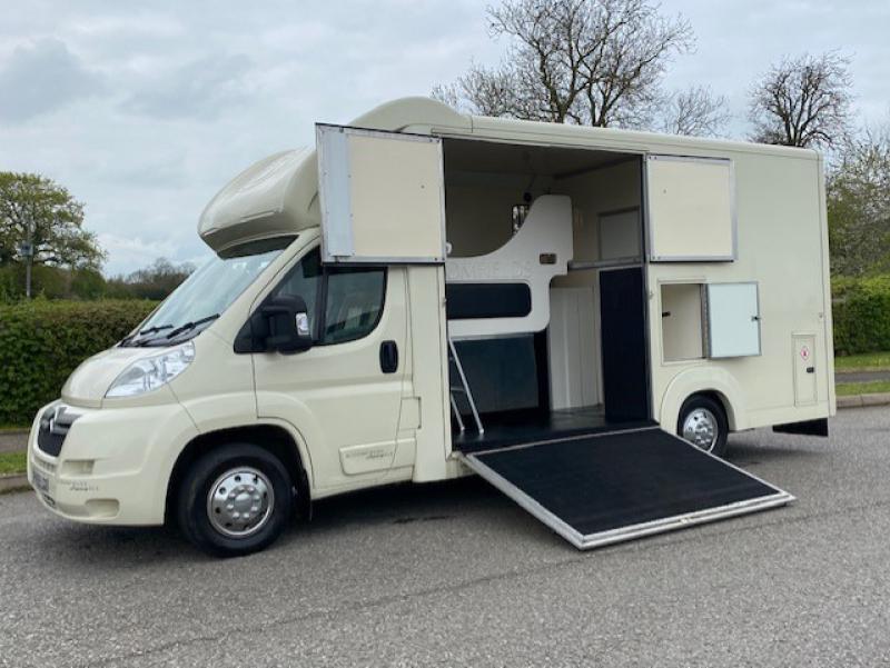 23-547-Beautiful 2010 Model Citroen relay 3.5 Ton Coach built by Bloomfield legacy weekender horseboxes. Weekender  Model. Stalled for 2 rear facing.. Smart  living at the rear. Horsebox from new. Only 86,962 Miles ..