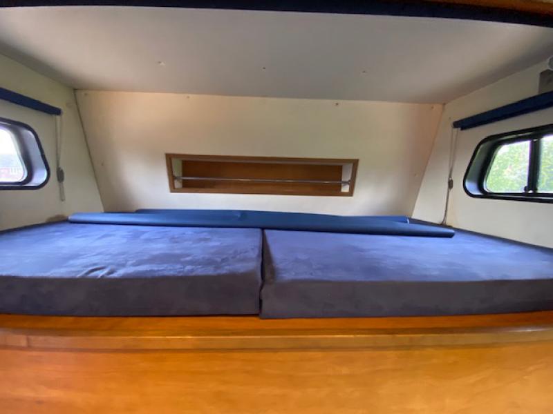 23-556-2004 Model 53 Iveco Eurocargo 75E17 7.5 Ton Coach built by Equicruiser horseboxes. Stalled for 3. Smart luxurious living, sleeping for 6. Large bathroom. Underfloor storage, Full tilt cab. VERY SMART
