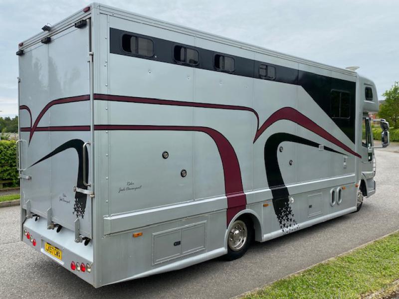 23-562-2007 Iveco Eurocargo 75E17 7.5 Ton Coach built by Euro horseboxes. Stalled for 3. Smart luxurious living, sleeping for 4. Toilet and shower, Full tilt cab. Excellent condition throughout