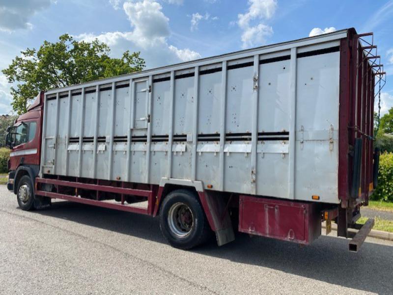 23-563-18 Ton Scania 220 sleeper cab with Aluminum livestock container.