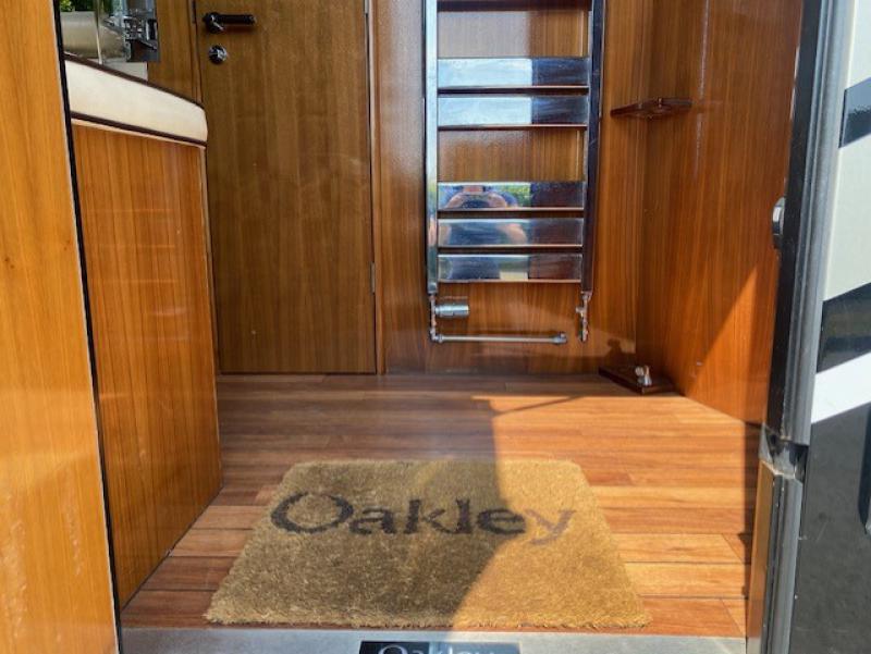 23-578-STUNNING 7.5 Ton 2015 Iveco Eurocargo 75E16 Automatic Coach built by Oakley coach builders. Oakley Supreme Model. Stalled for 3. Smart luxurious living. Sleeping for 4. Huge specification throughout. Only 11,471 Miles from new!  No external tack lockers intruding into the horse area.