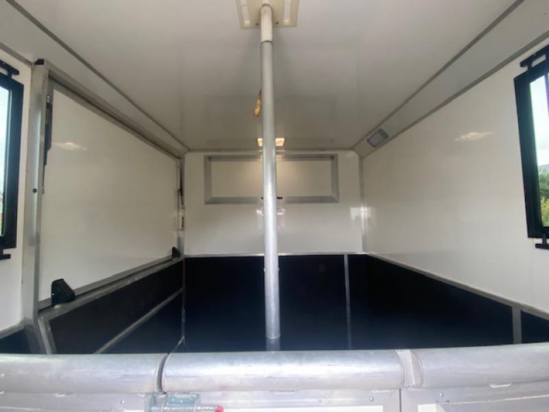 23-589-2012 Renault Master  3.5 Ton Coach built by Equihunter coach builders. MWB.. Stalled for 2 rear facing. Metallic paint, Two external tack locker.. Pristine condition throughout!